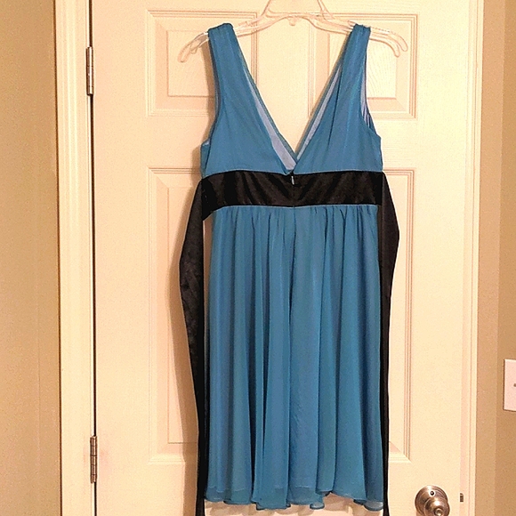 Forever 21 Chiffon Sleeveless Dress with Tie Belt - Picture 4 of 8